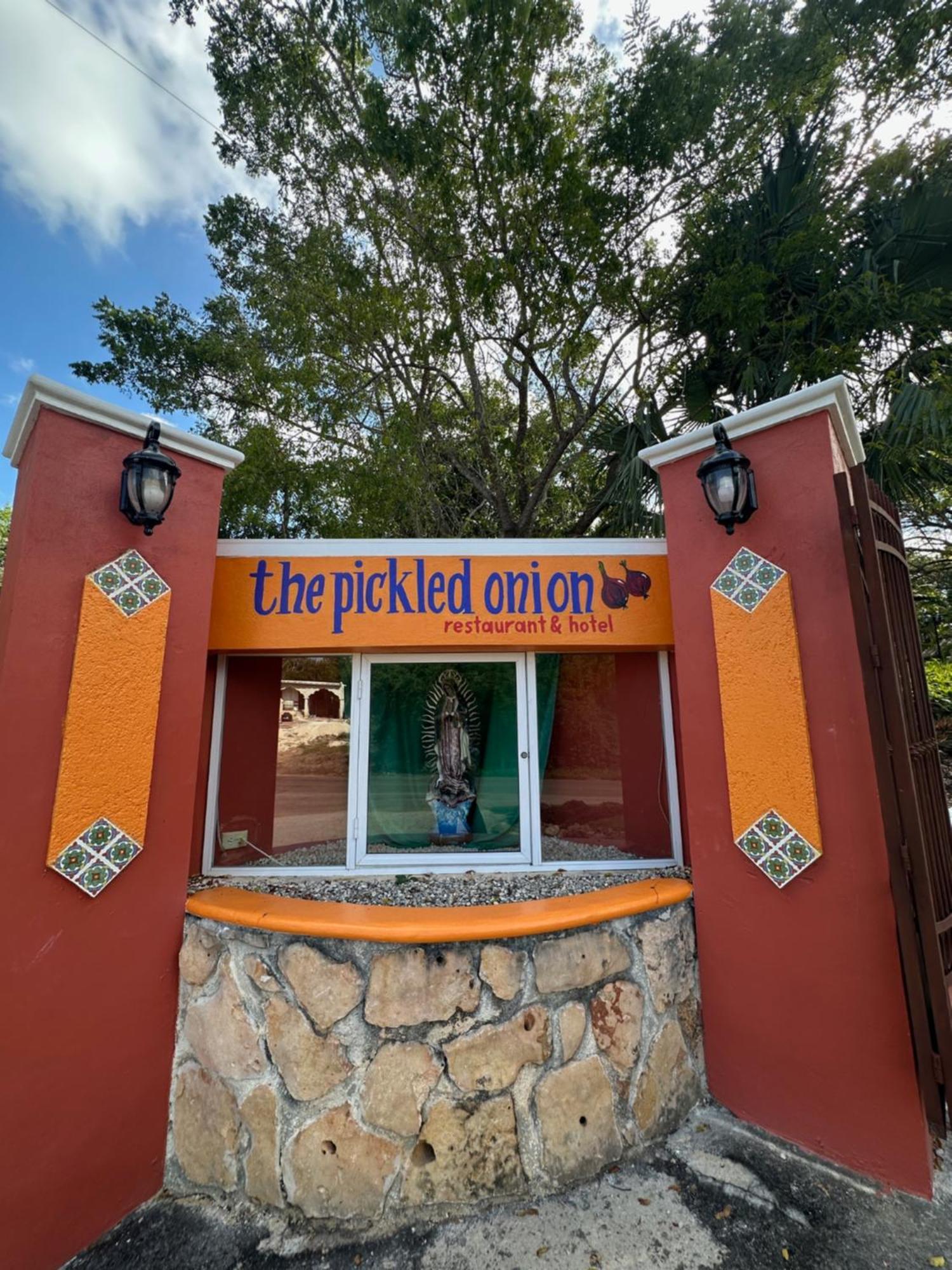 The Pickled Onion B&B And Restaurant Uxmal Santa Elena Екстериор снимка