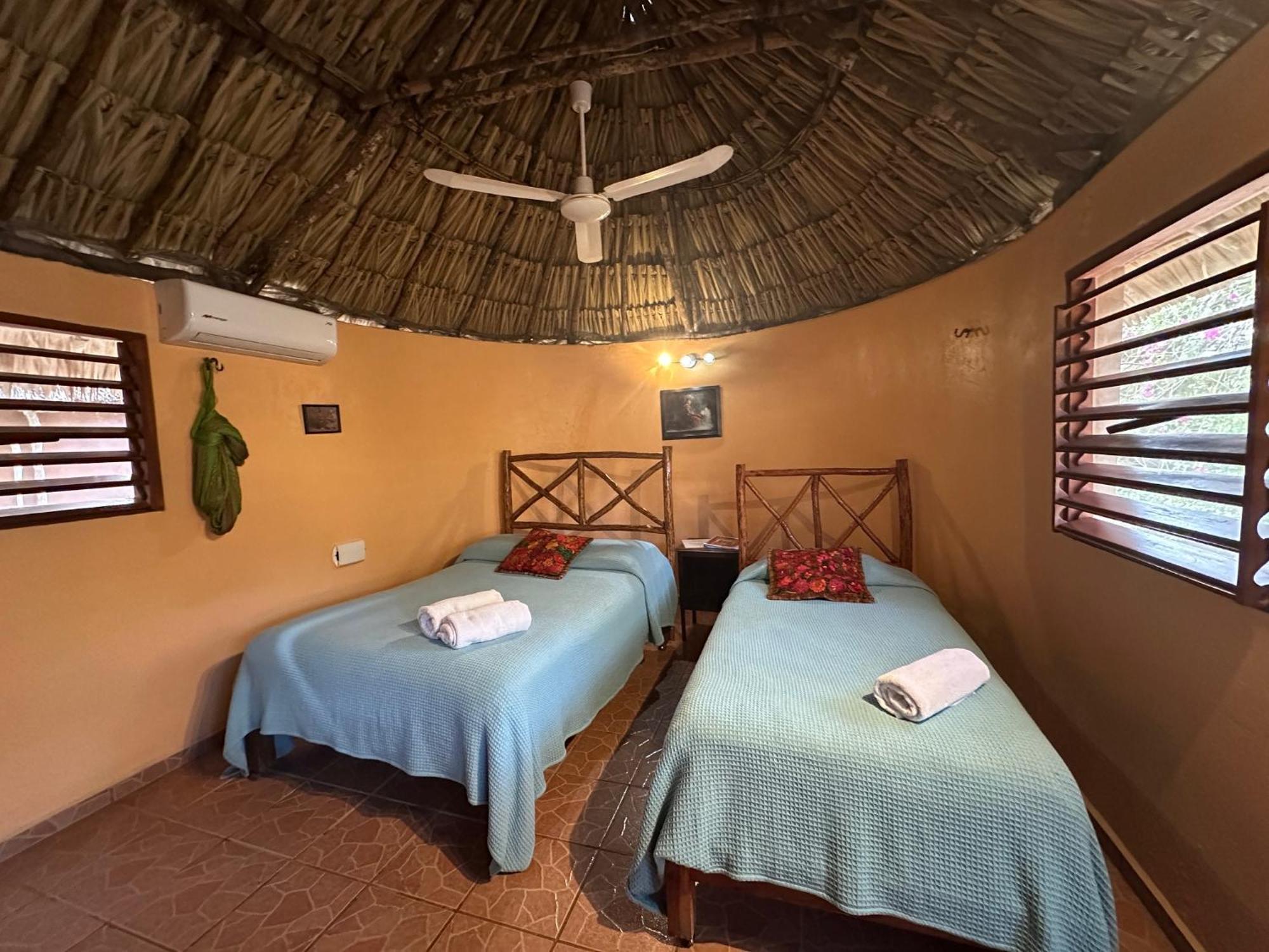 The Pickled Onion B&B And Restaurant Uxmal Santa Elena Екстериор снимка