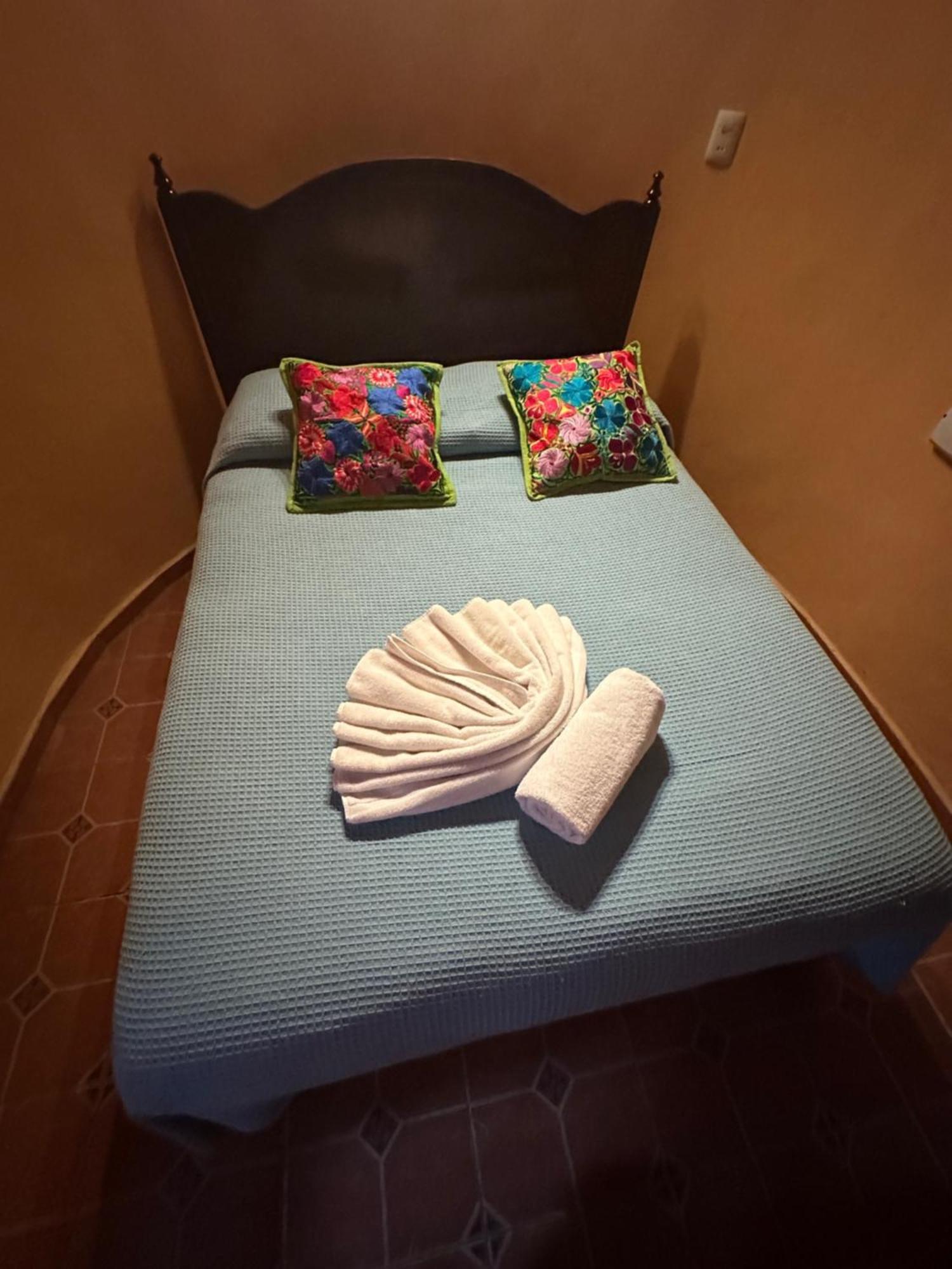 The Pickled Onion B&B And Restaurant Uxmal Santa Elena Екстериор снимка