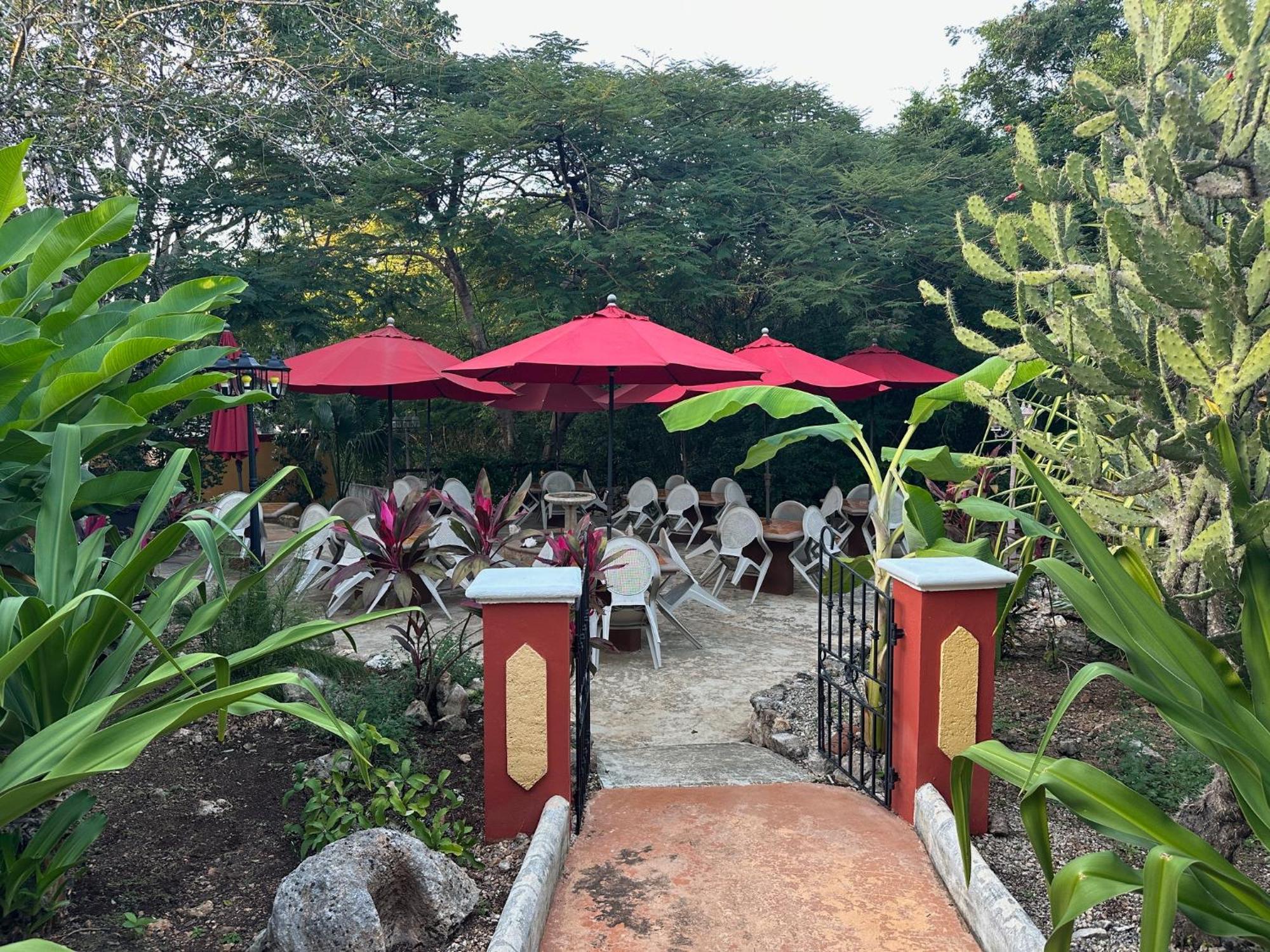 The Pickled Onion B&B And Restaurant Uxmal Santa Elena Екстериор снимка