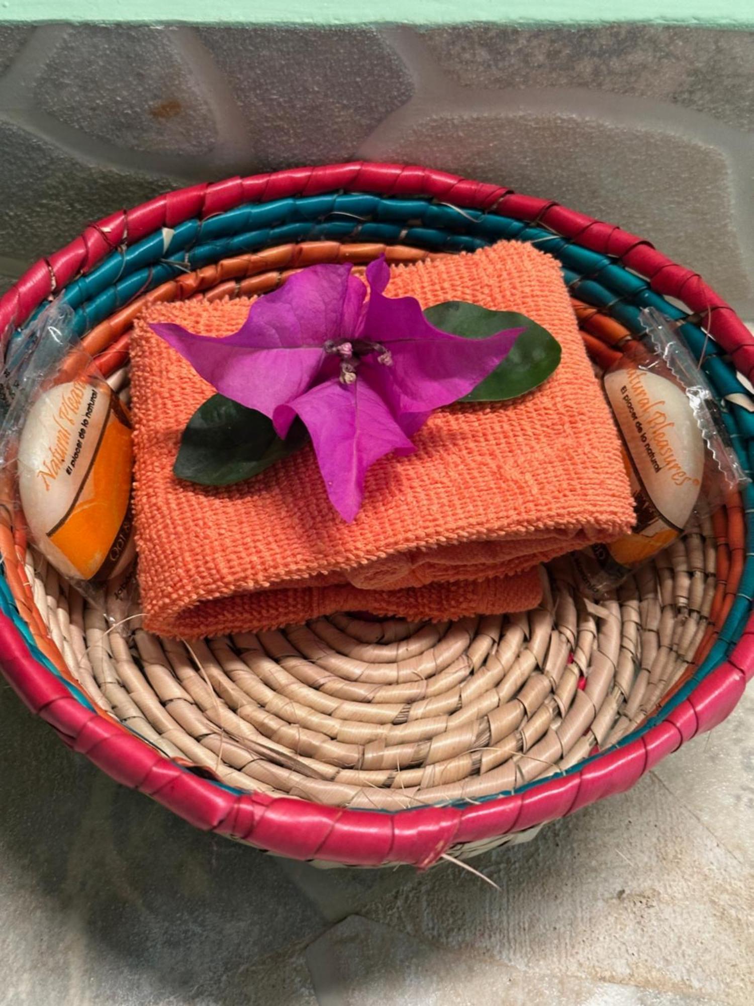 The Pickled Onion B&B And Restaurant Uxmal Santa Elena Екстериор снимка